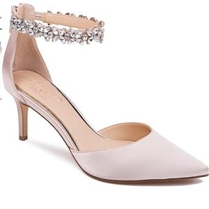Jewel Badgley Mischka Raleigh Pump Pointed Toe 9